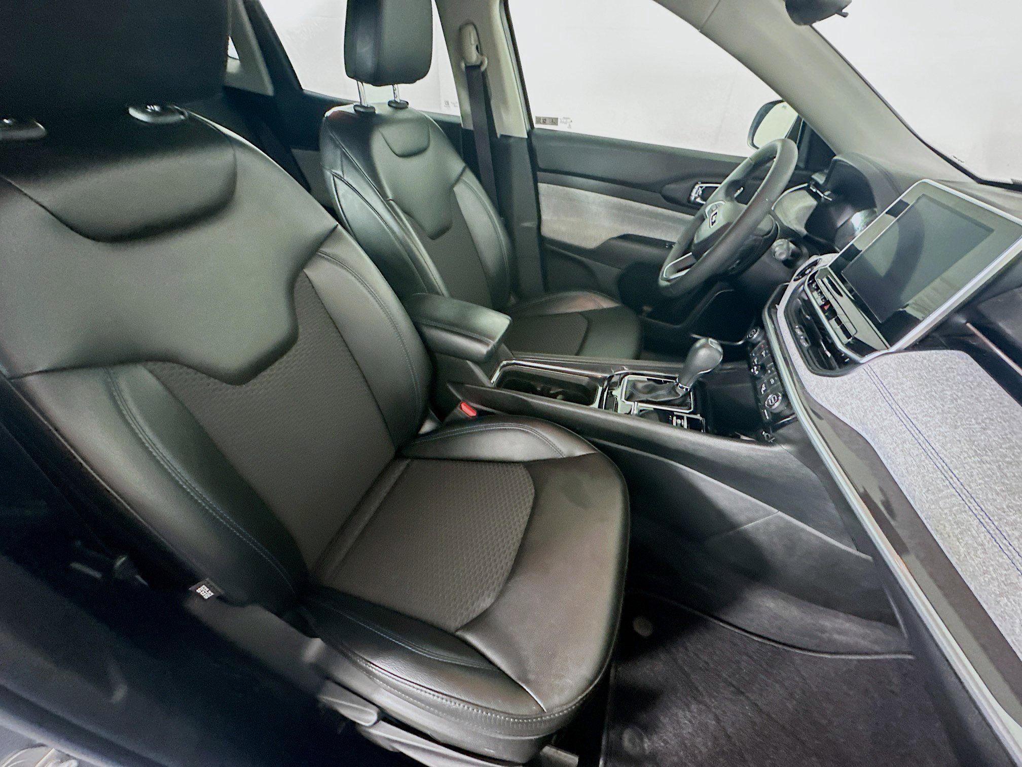 Used 2022 Jeep Compass Latitude image 30