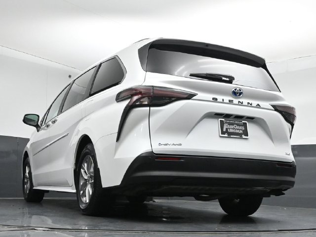 Used 2025 Toyota Sienna XLE w/ XLE Plus Package AWD/4WD image 41