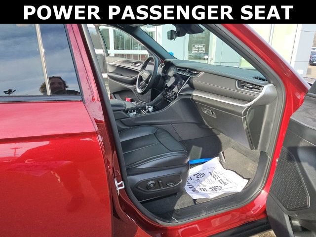 Used 2024 Jeep Grand Cherokee Limited w/ Luxury Tech Group II AWD/4WD image 36