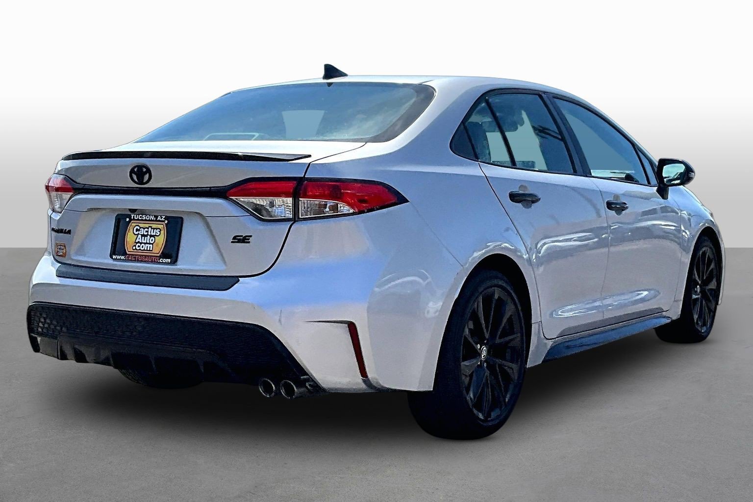 Used 2021 Toyota Corolla SE w/ Carpet Mat Package (TMS) FWD image 2