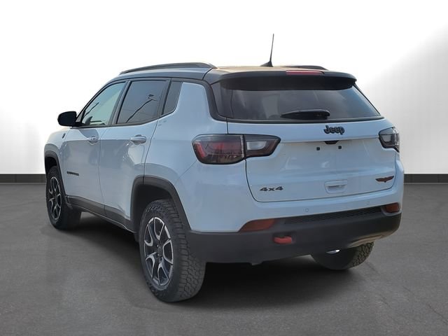 New 2025 Jeep Compass Trailhawk w/ Trailhawk Elite Group image 3