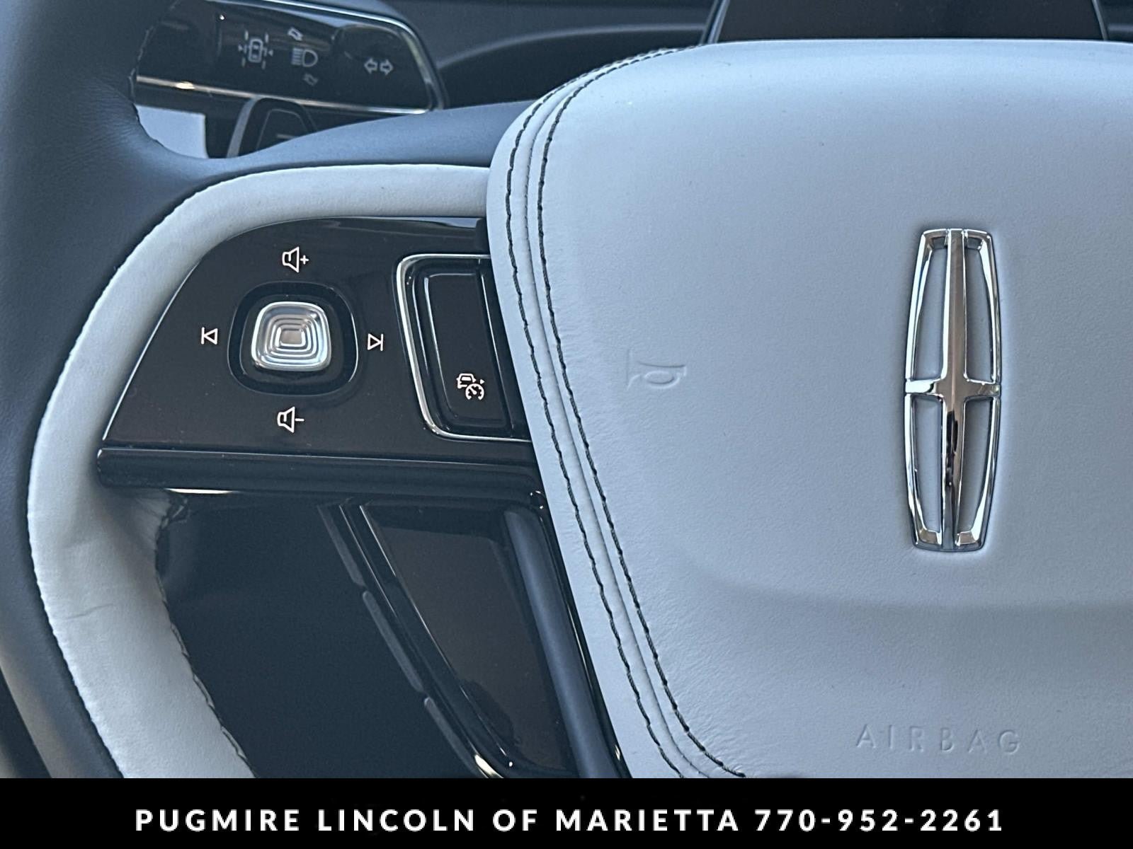 New 2026 Lincoln Aviator 2WD w/ Jet Appearance Package image 26
