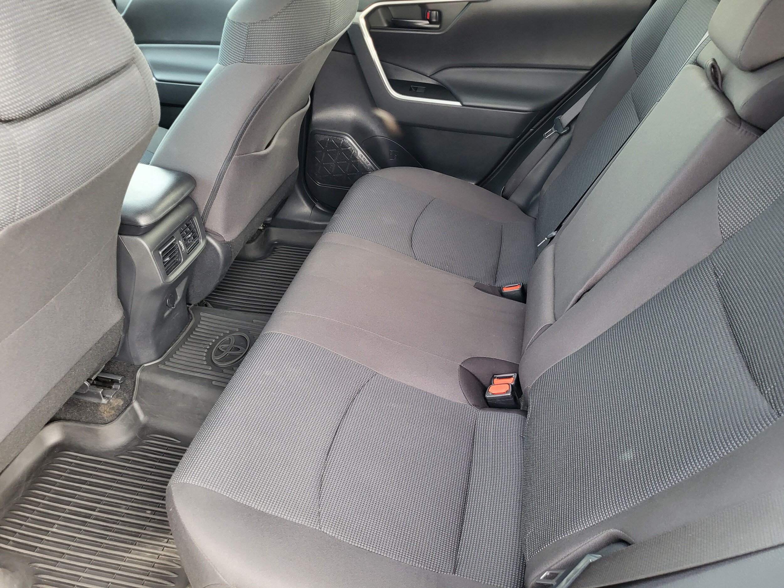 Used 2023 Toyota RAV4 LE AWD/4WD image 11