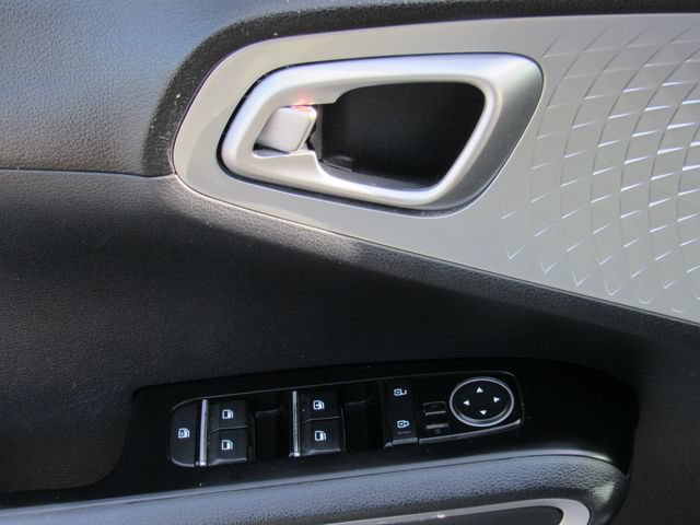 Used 2020 Kia Soul LX FWD image 19
