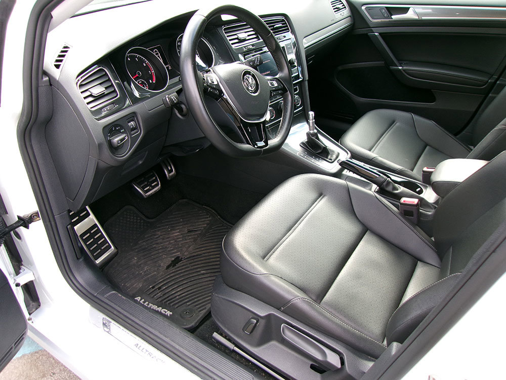 Used 2019 Volkswagen Golf Alltrack S image 16