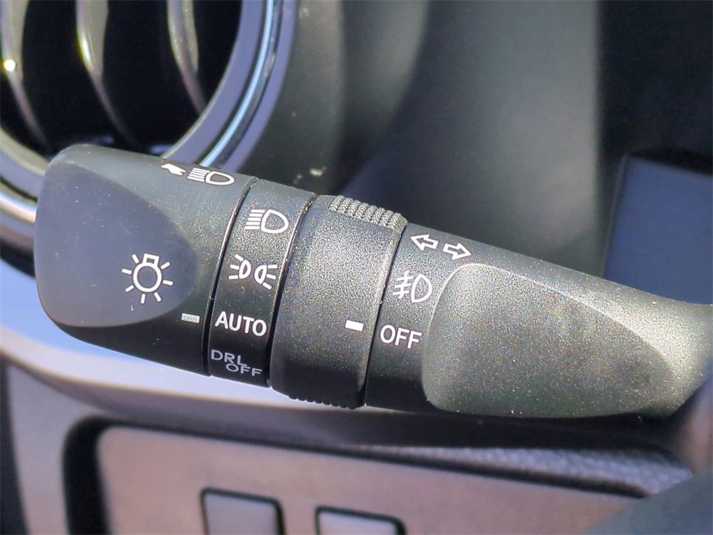 Used 2020 Toyota Tacoma Limited image 28