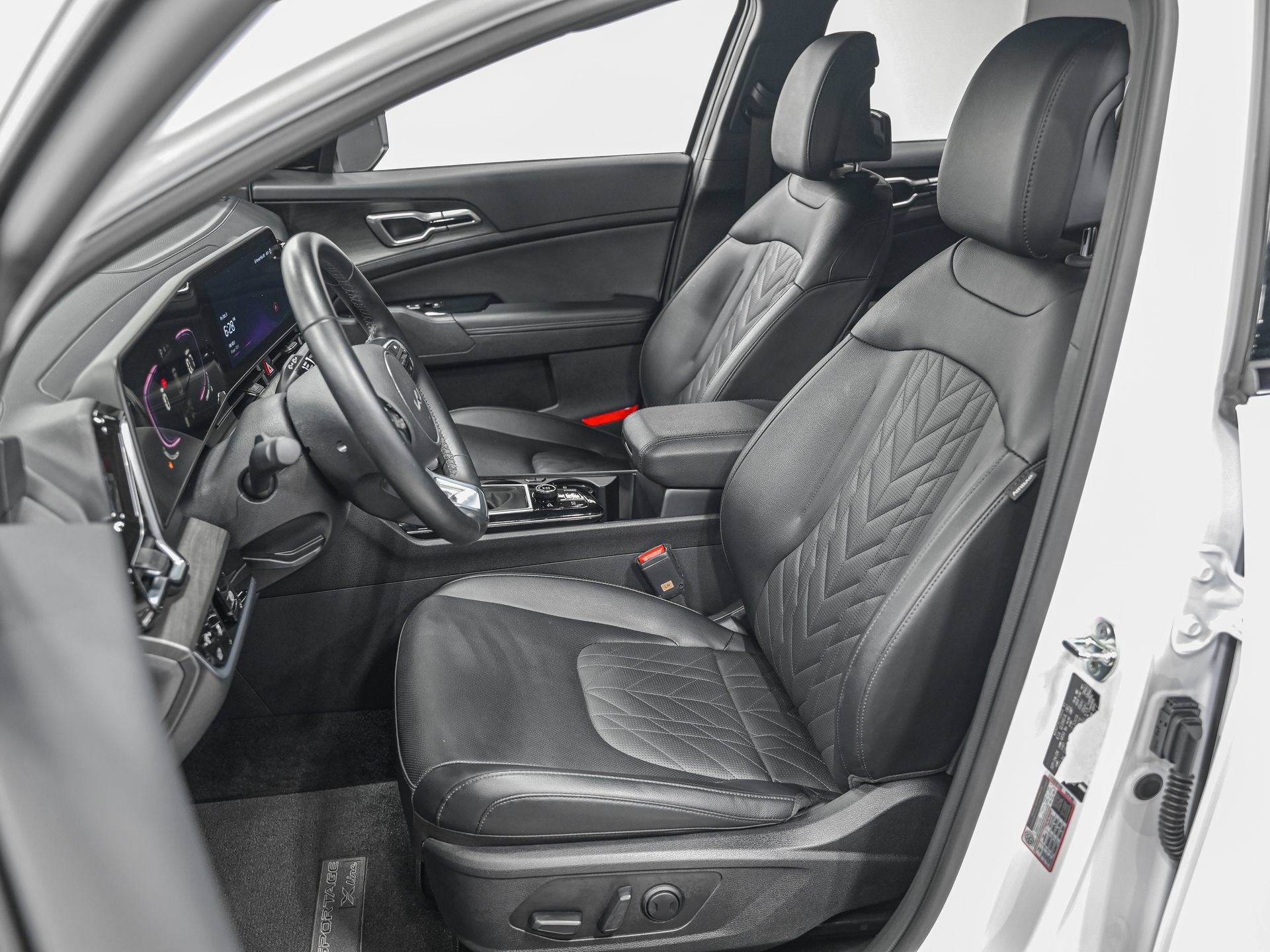 Used 2025 Kia Sportage X-Line w/ Premium Package AWD/4WD image 16