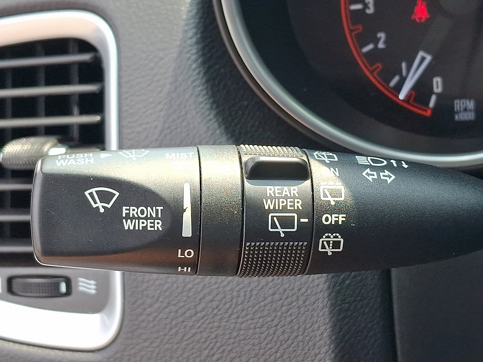 Used 2019 Dodge Durango SXT w/ 3rd Row Seating Group AWD/4WD image 25