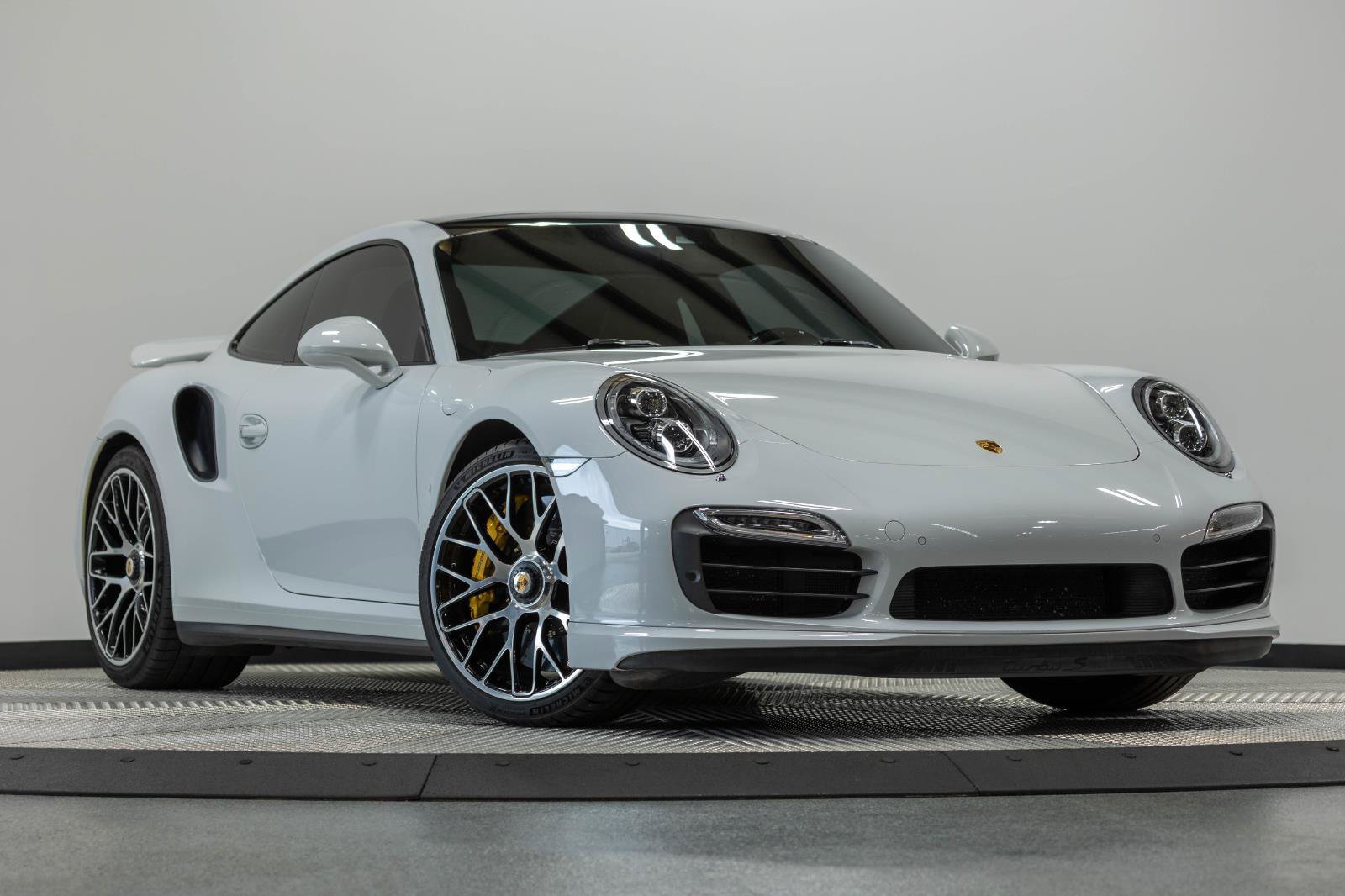Used 2015 Porsche 911 Turbo S AWD/4WD image 39