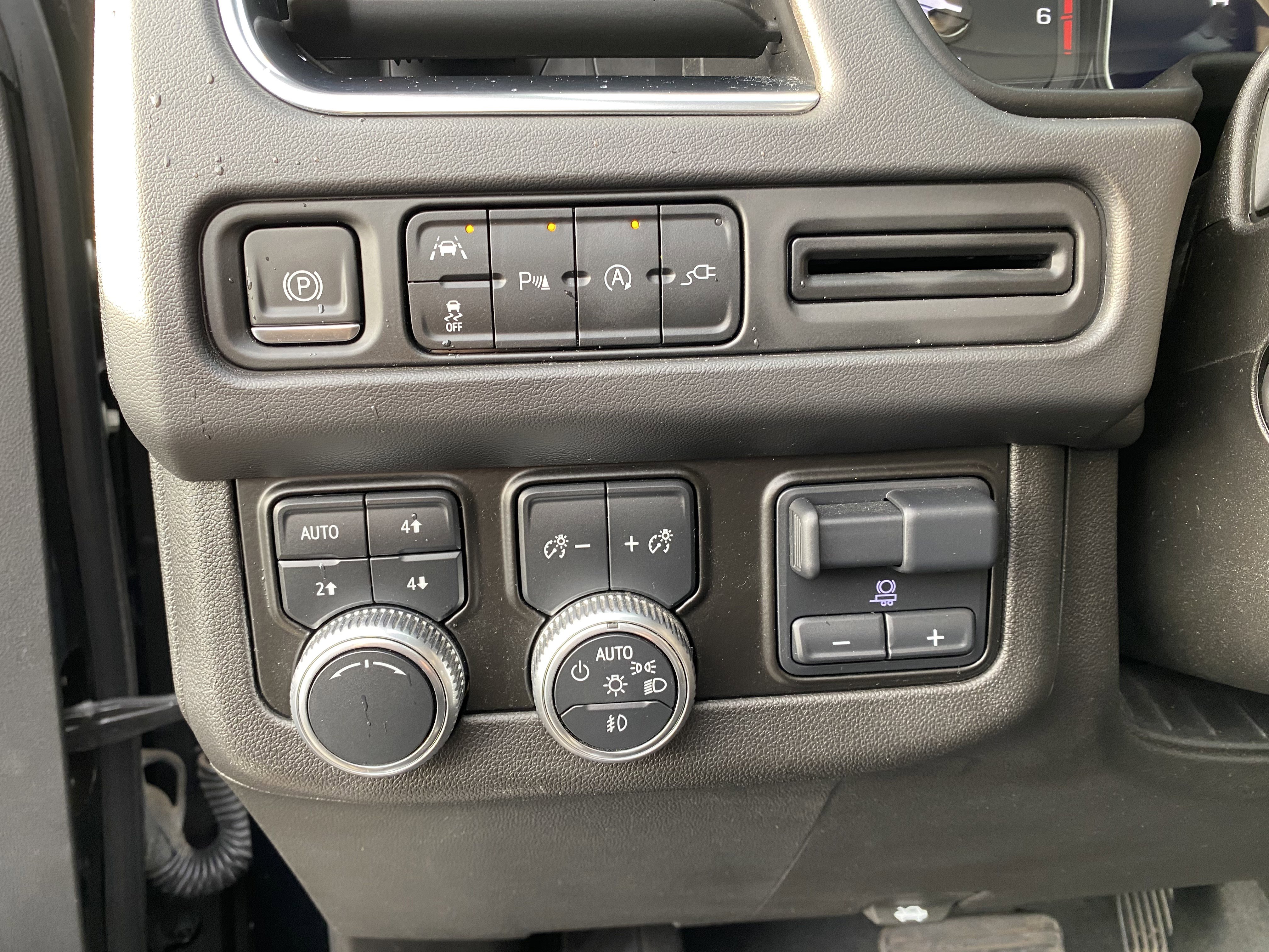 Used 2021 GMC Yukon SLT w/ SLT Luxury Plus Package image 31