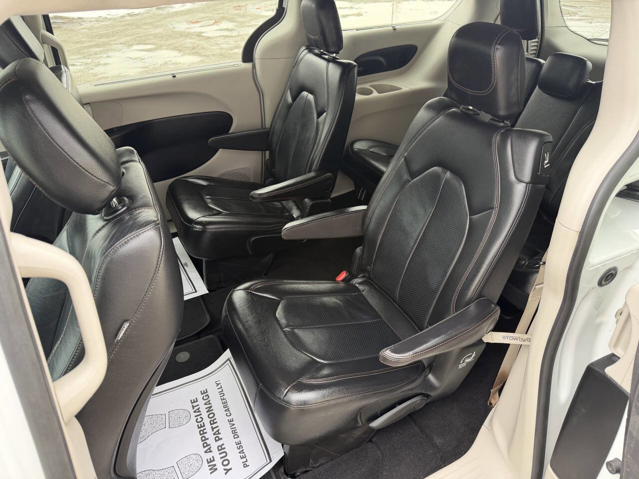 Used 2018 Chrysler Pacifica Touring-L w/ Tire & Wheel Group image 18