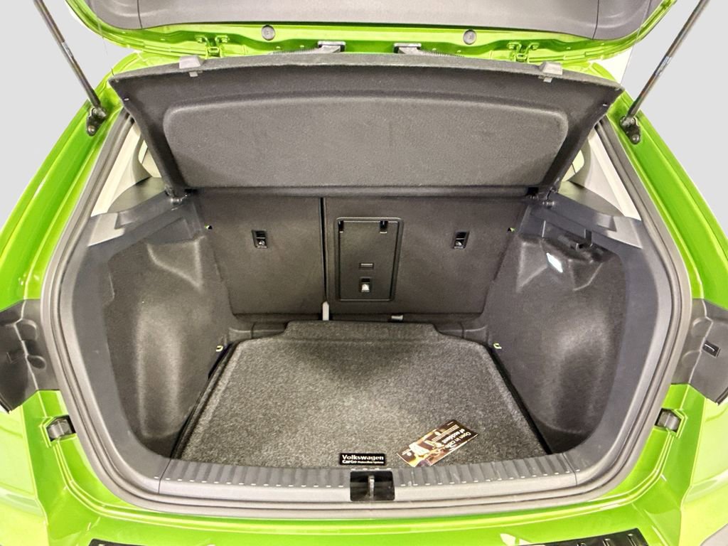 Used 2025 Volkswagen Taos SE w/ Panoramic Sunroof Package image 26