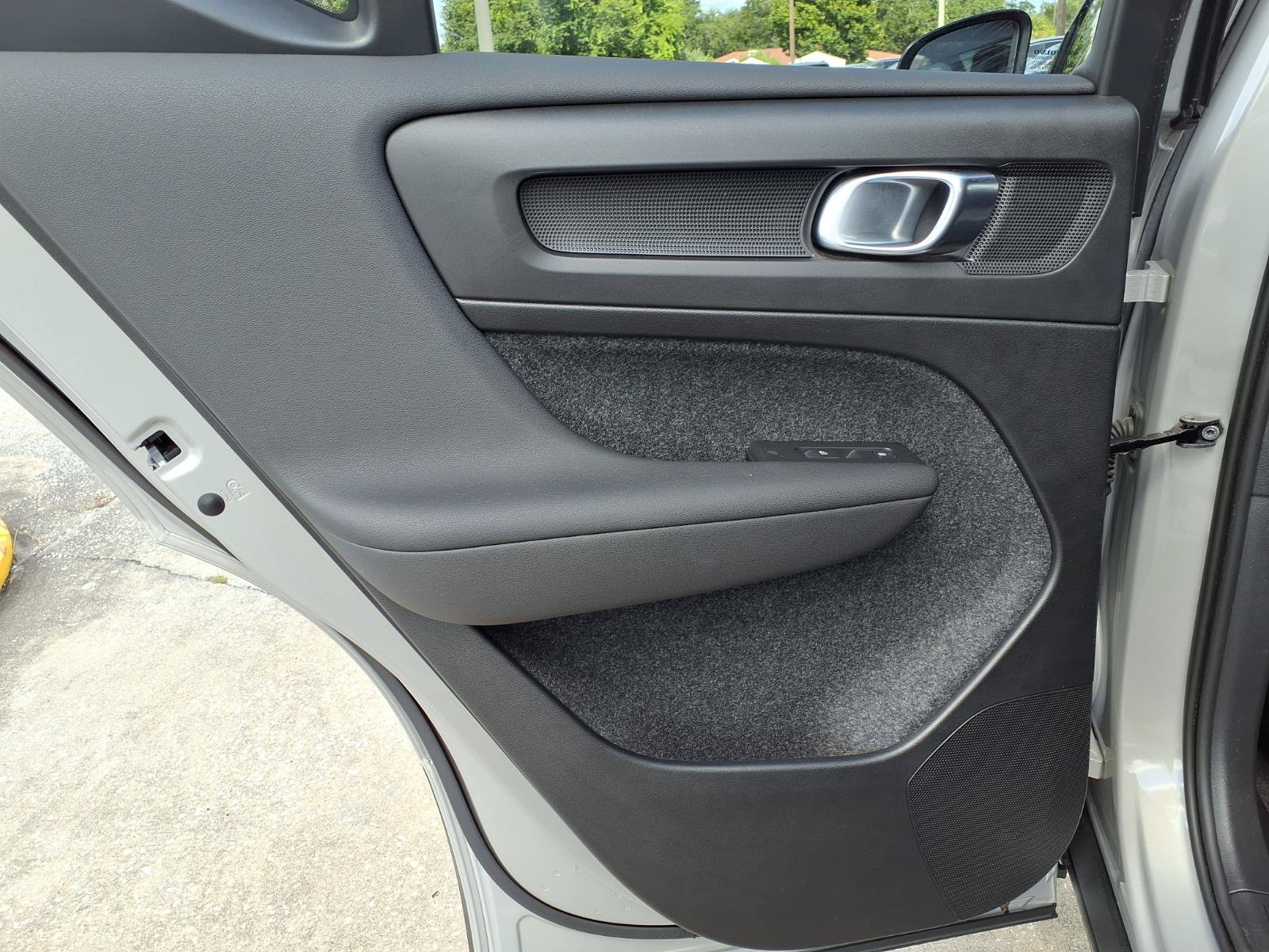 Certified 2025 Volvo XC40 B5 Ultra AWD/4WD image 19