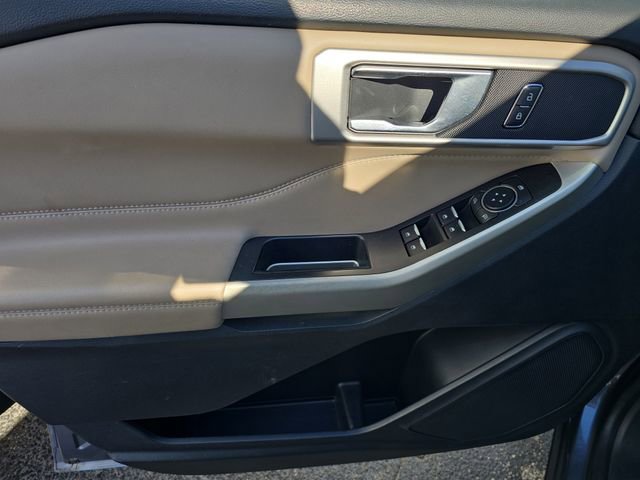 Used 2022 Ford Explorer XLT image 16