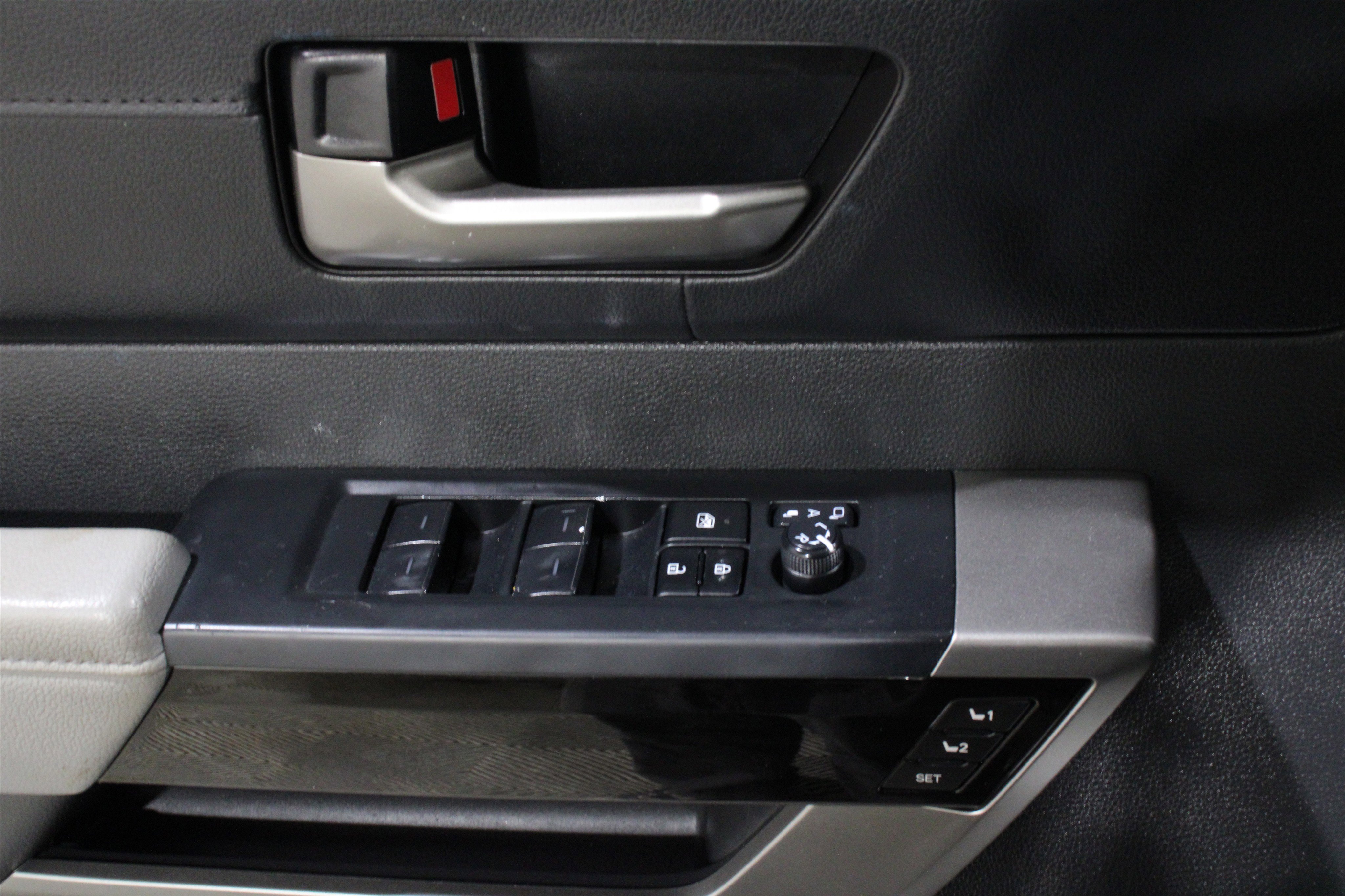 Used 2024 Toyota Tundra Limited image 6