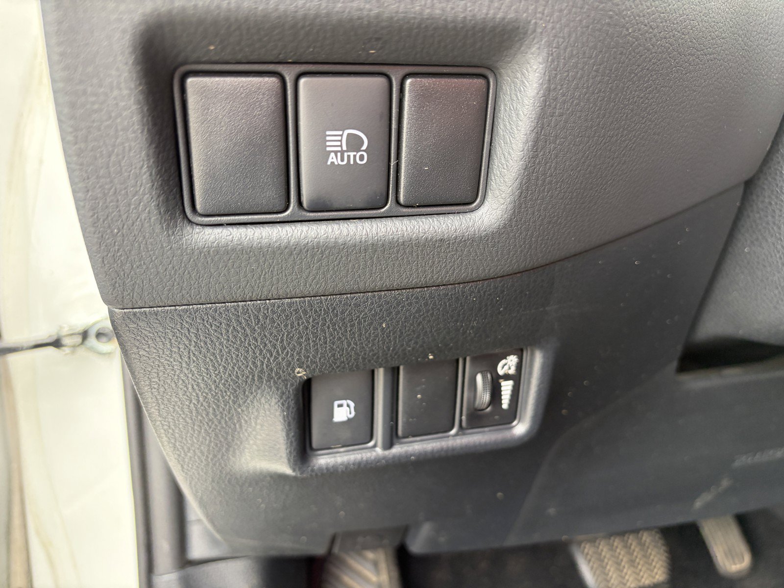 Used 2020 Toyota C-HR LE FWD image 26