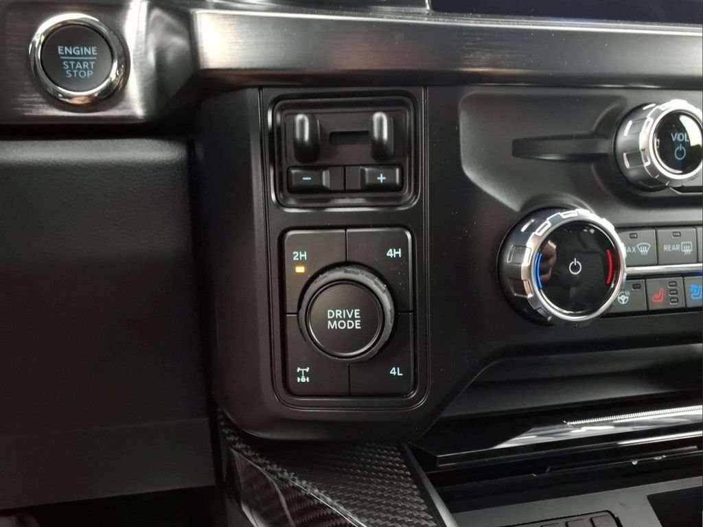 New 2026 Ford F250 Lariat w/ Black Appearance Package AWD/4WD image 21