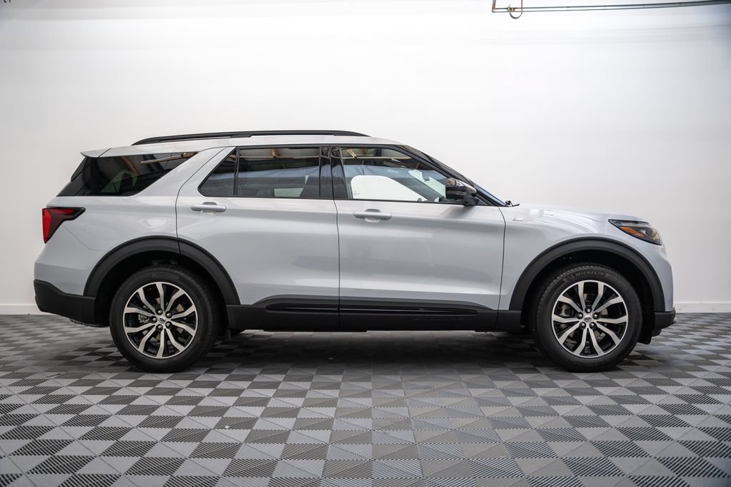 New 2026 Ford Explorer ST-Line AWD/4WD image 4