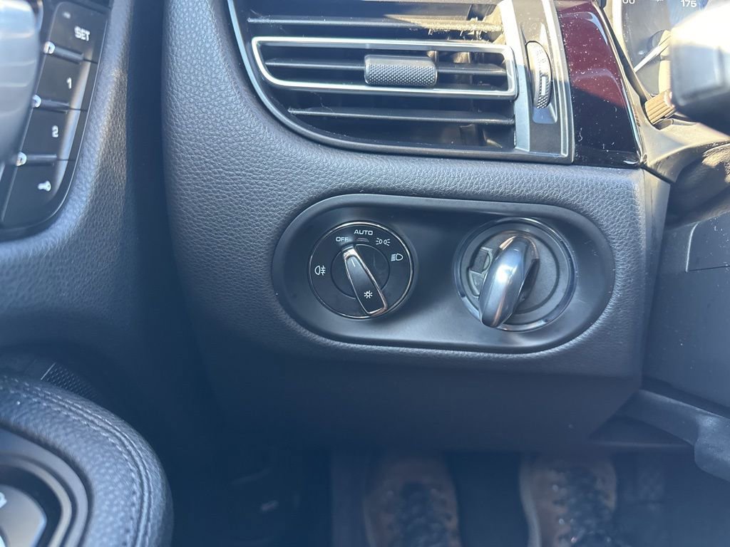 Used 2023 Porsche Macan image 18