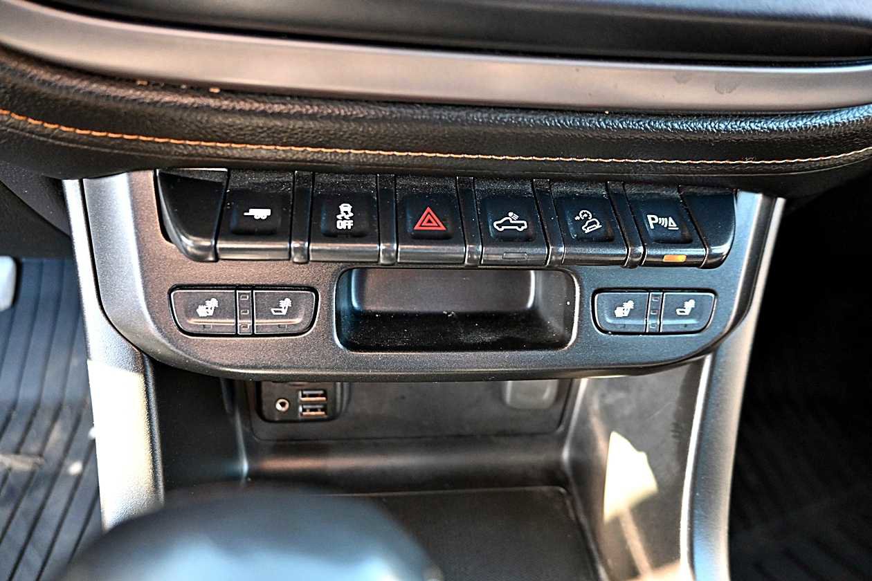 Used 2022 GMC Canyon AT4 image 26