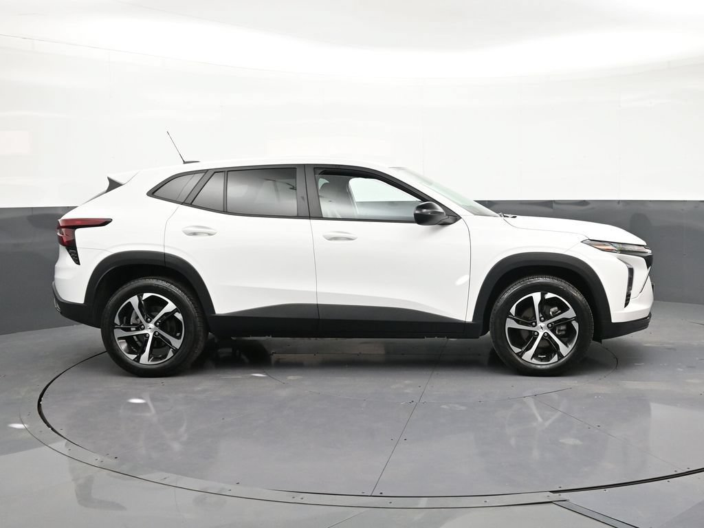 Used 2024 Chevrolet Trax RS FWD image 6