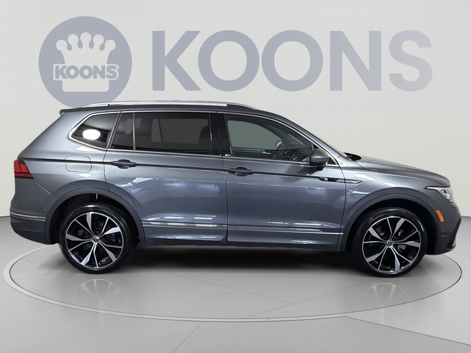 Used 2024 Volkswagen Tiguan SEL R-Line AWD/4WD image 8