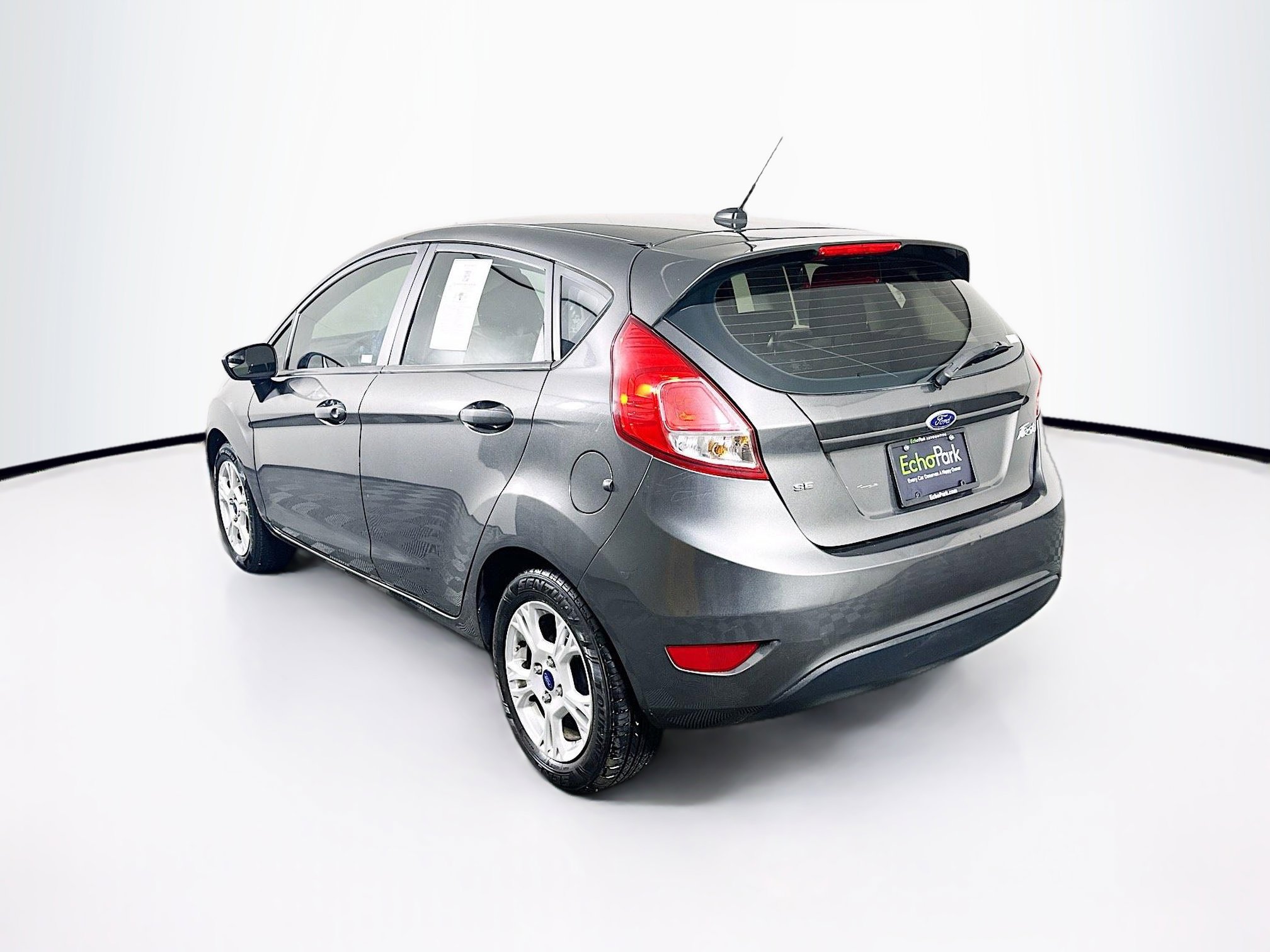 Used 2016 Ford Fiesta SE image 5