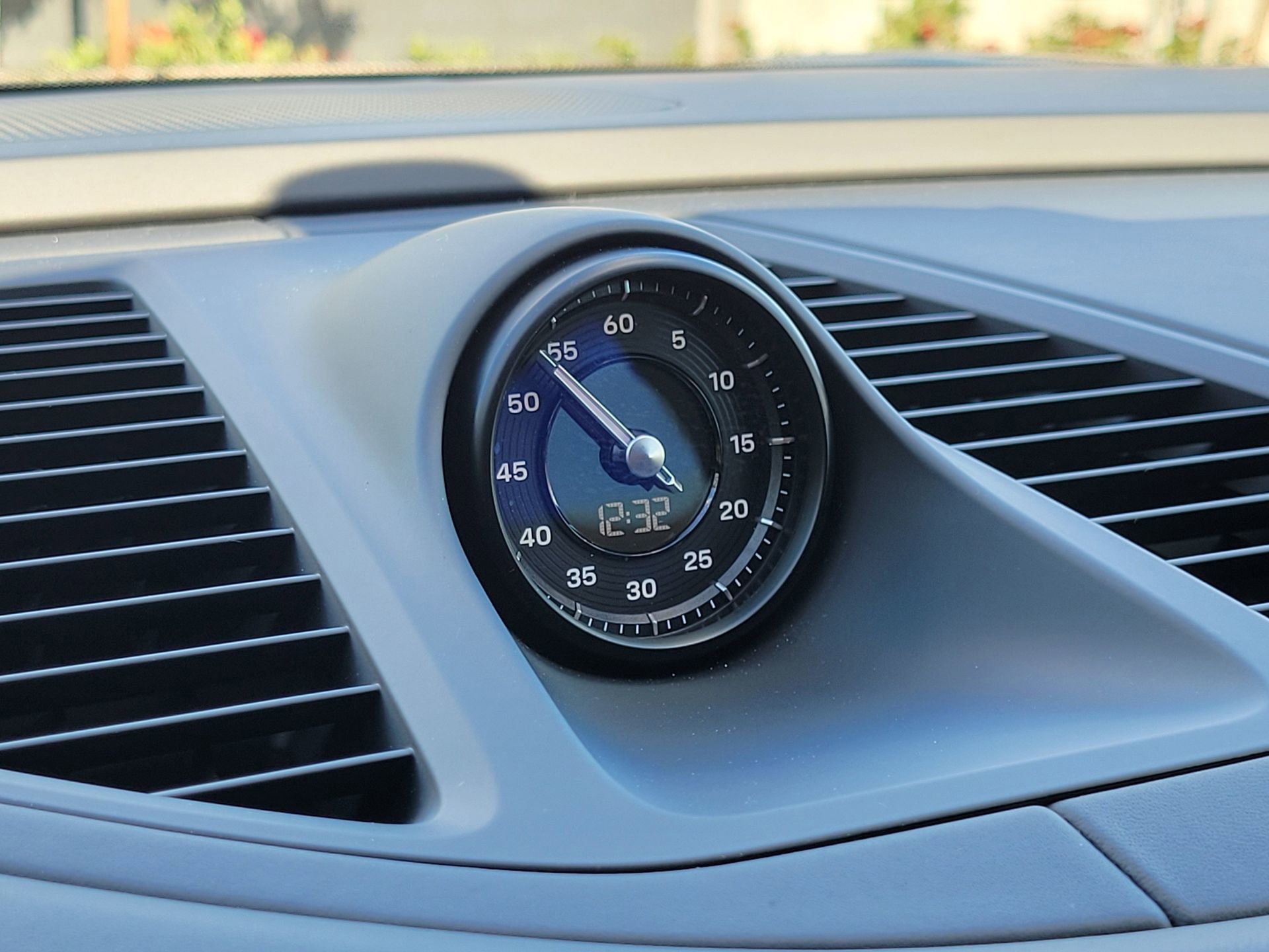 Used 2025 Porsche Macan Electric image 20