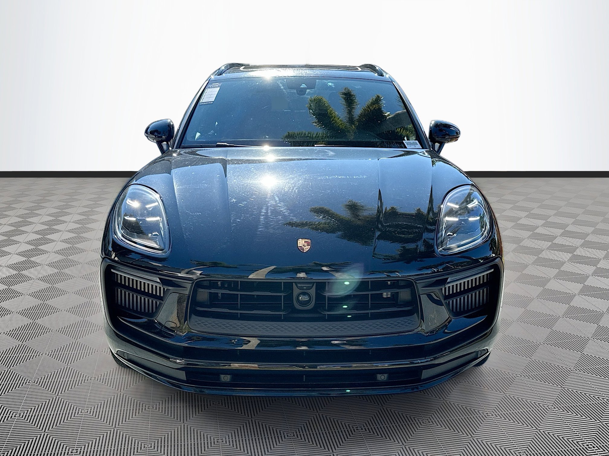 Used 2024 Porsche Macan S AWD/4WD image 2