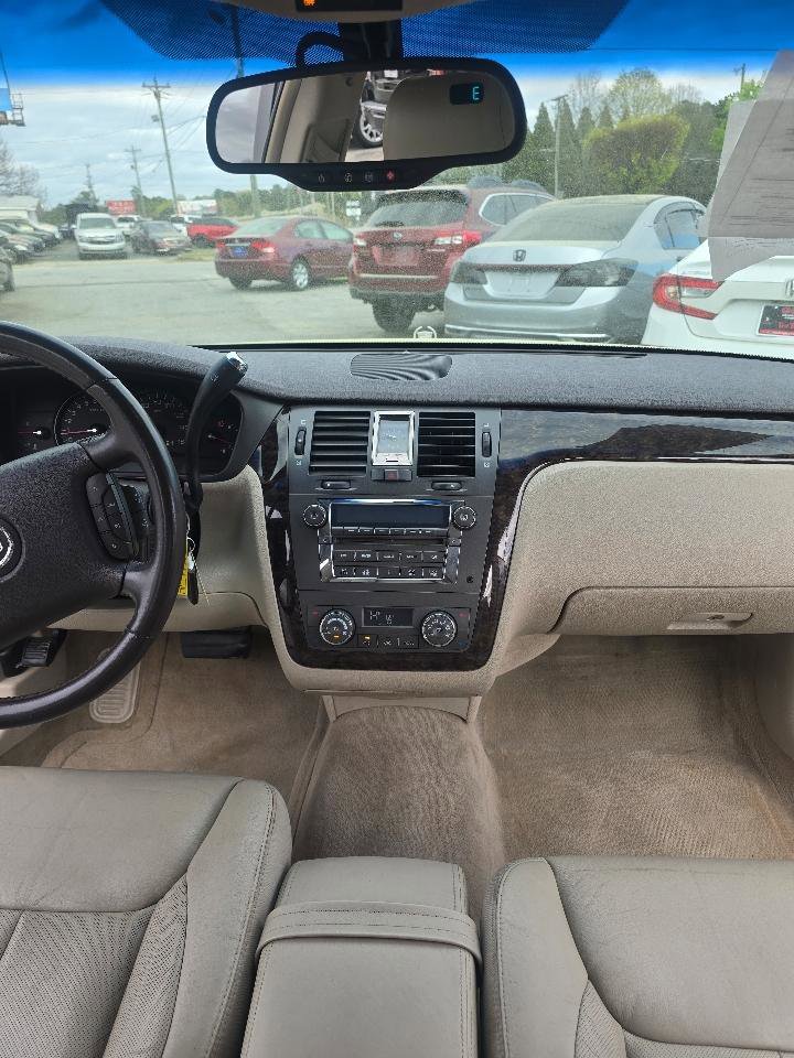 Used 2008 Cadillac DTS Luxury II w/ Trunk Convenience Package FWD image 15