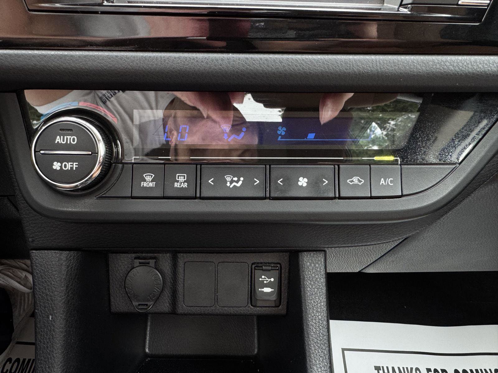 Used 2015 Toyota Corolla LE FWD image 19