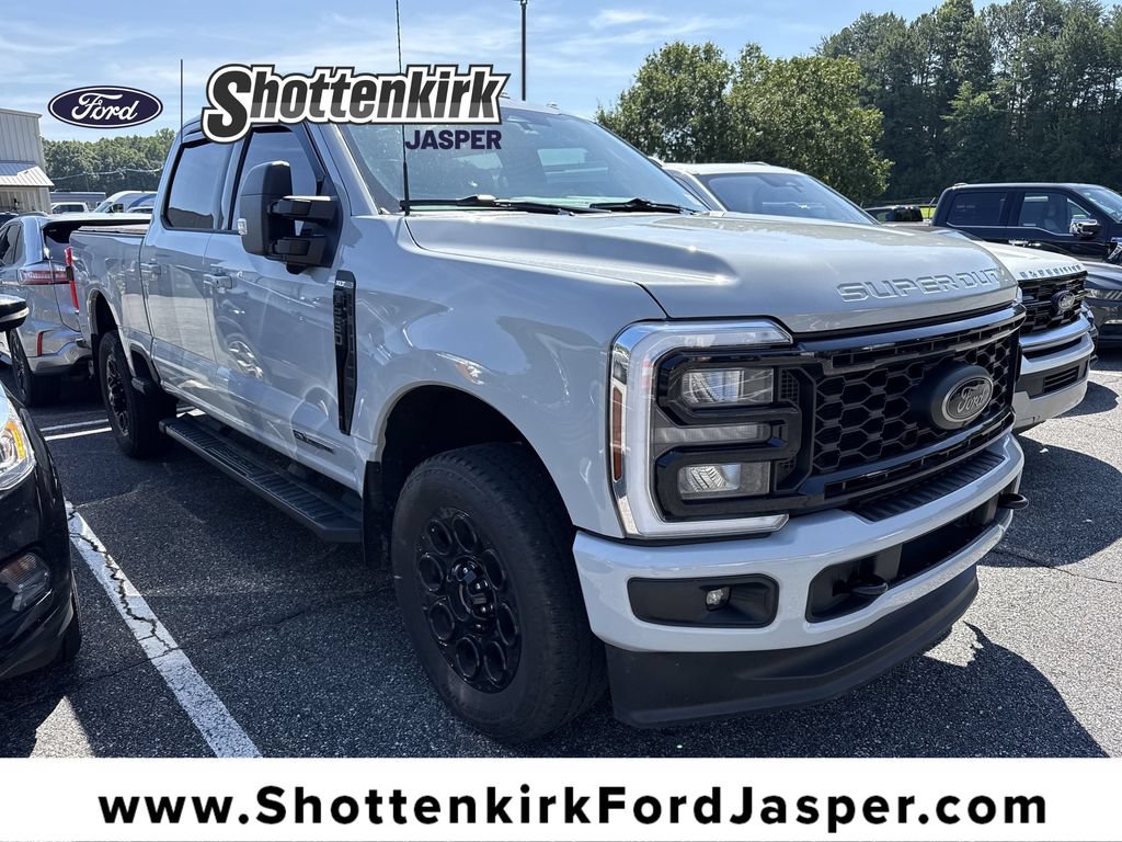 Used 2025 Ford F250 XLT w/ Black Appearance Package AWD/4WD video 1