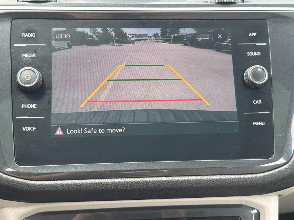 Certified 2023 Volkswagen Tiguan SE R-Line AWD/4WD image 16