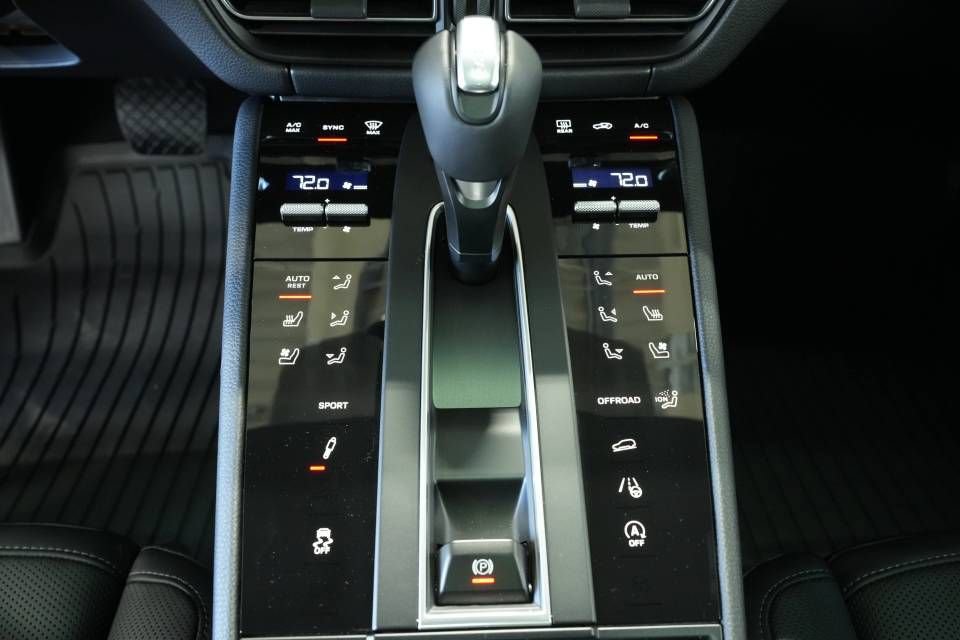 New 2026 Porsche Macan AWD/4WD image 23