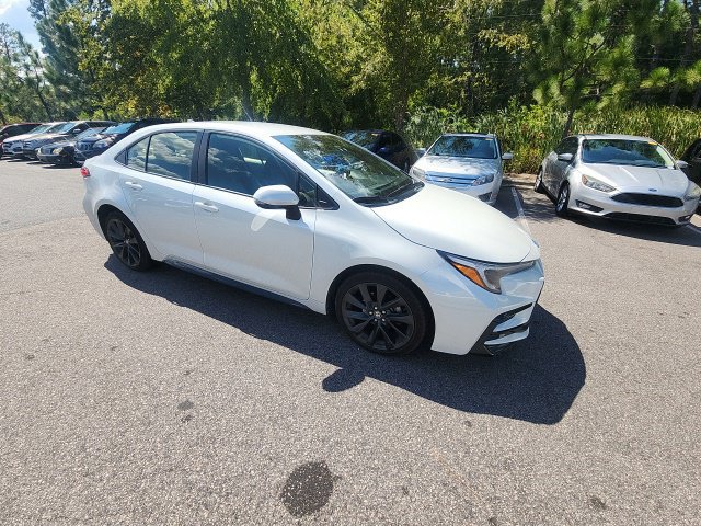 Used 2024 Toyota Corolla SE w/ Convenience Package FWD image 15