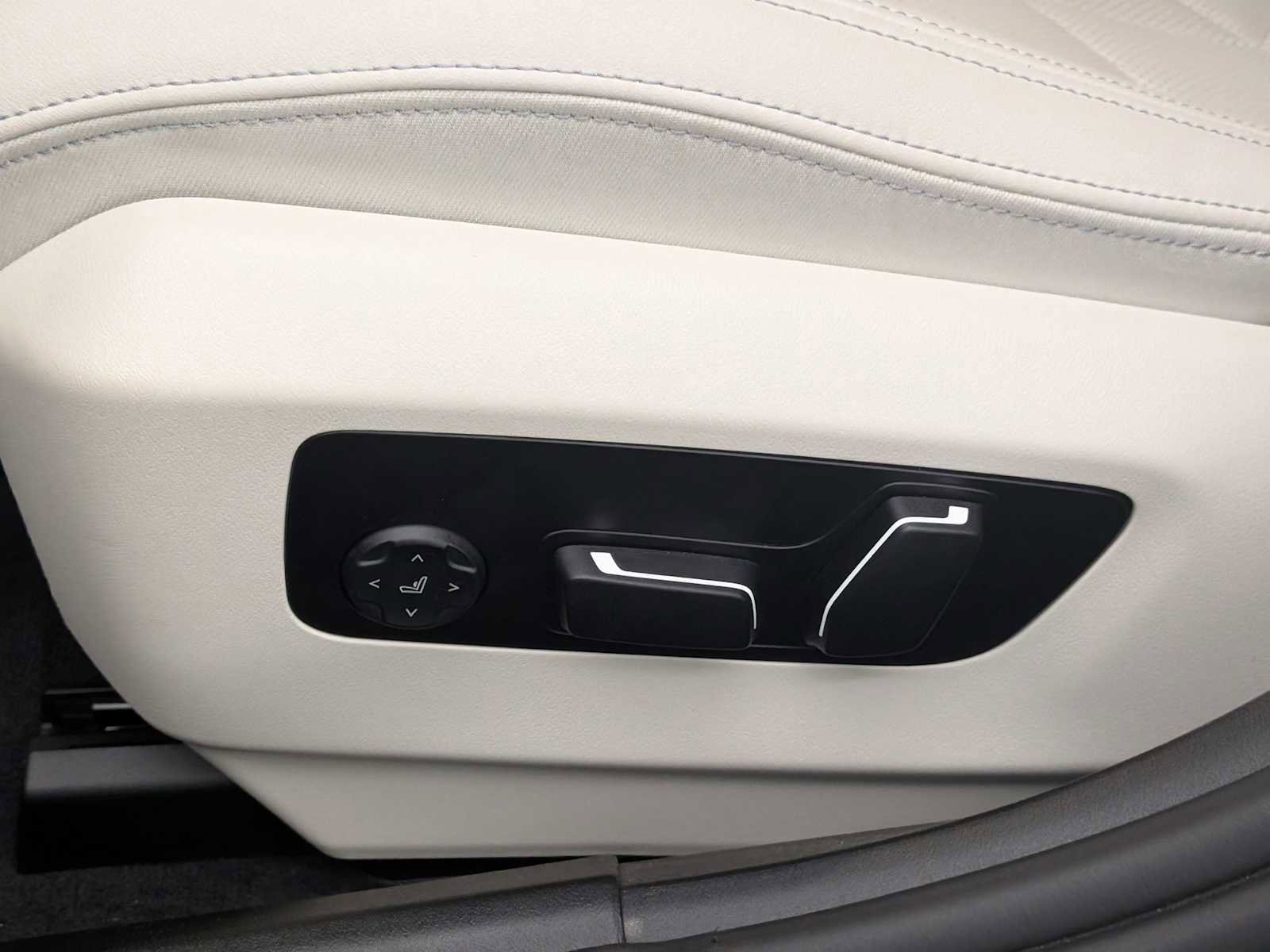 Used 2024 BMW 530i 530i w/ Premium Package image 17