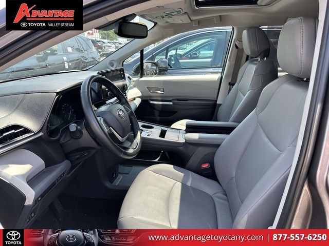 Used 2022 Toyota Sienna XLE w/ XLE Plus Package FWD image 18