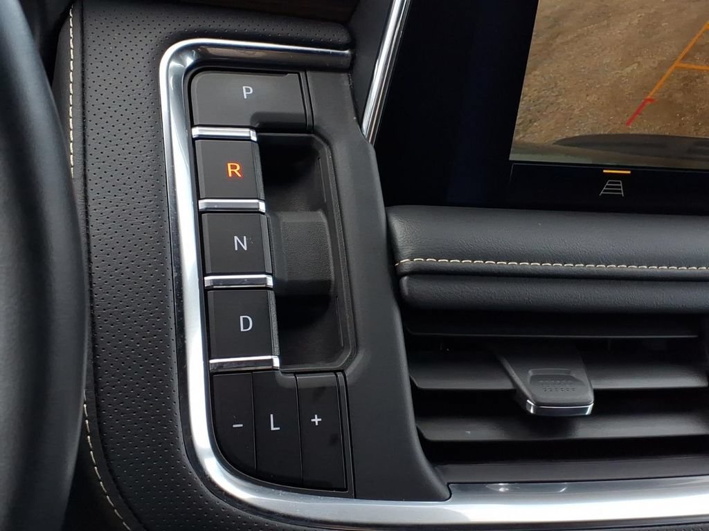 Used 2024 Chevrolet Tahoe Premier RWD image 15