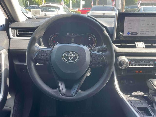 Used 2025 Toyota RAV4 XLE AWD/4WD image 16