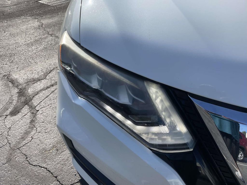 Used 2017 Nissan Rogue SL w/ SL Premium Package image 16