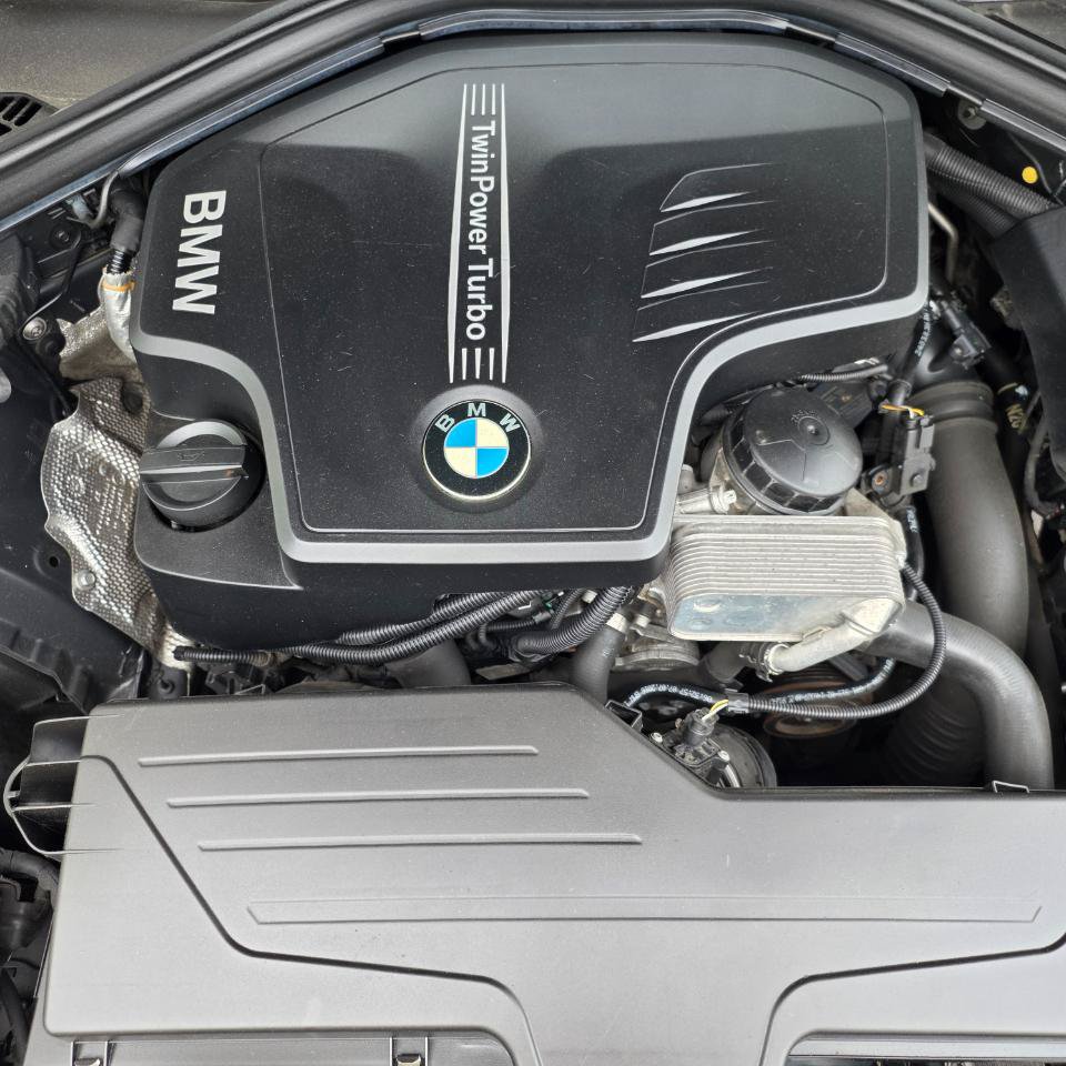 Used 2017 BMW 320i xDrive Sedan AWD/4WD image 34
