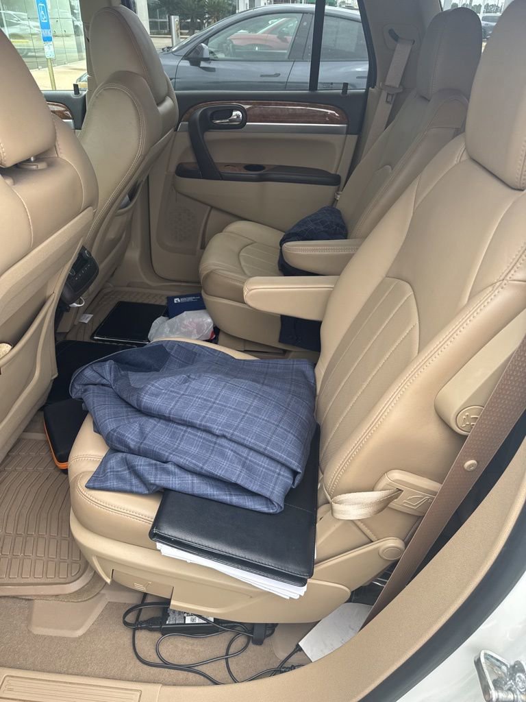 Used 2011 Buick Enclave CXL w/ Trailering Provision Package FWD image 2