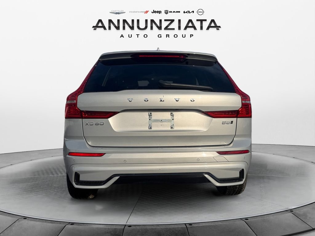 Used 2024 Volvo XC60 B5 Plus image 4