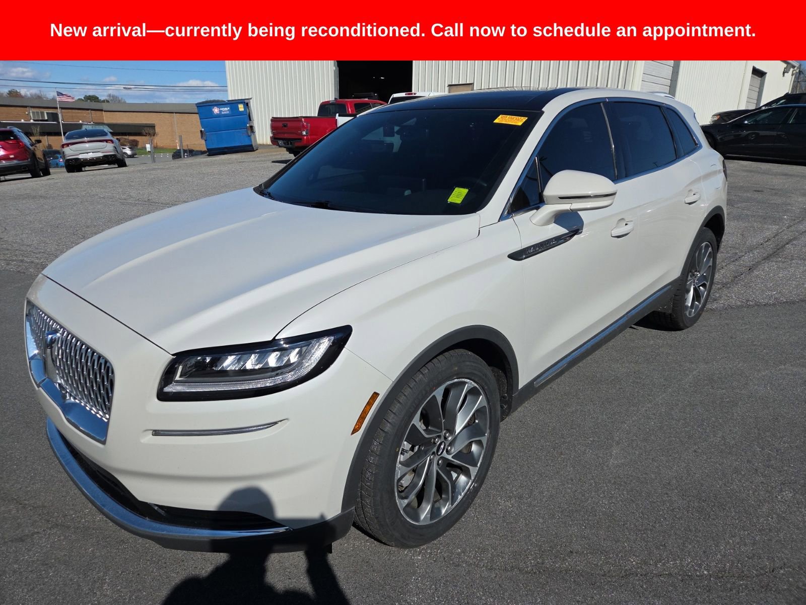 Used 2022 Lincoln Nautilus Reserve image 2