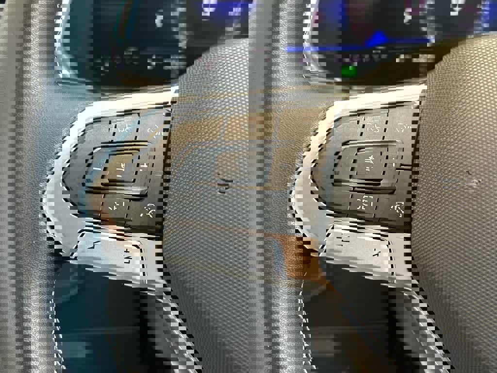 Certified 2023 Volkswagen Tiguan SE R-Line image 15