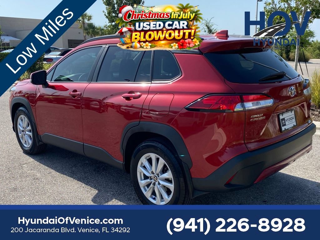 Used 2024 Toyota Corolla Cross LE w/ Moonroof Package FWD image 5