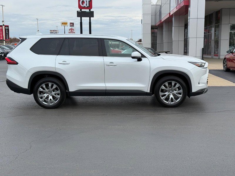 Used 2024 Toyota Grand Highlander AWD image 2
