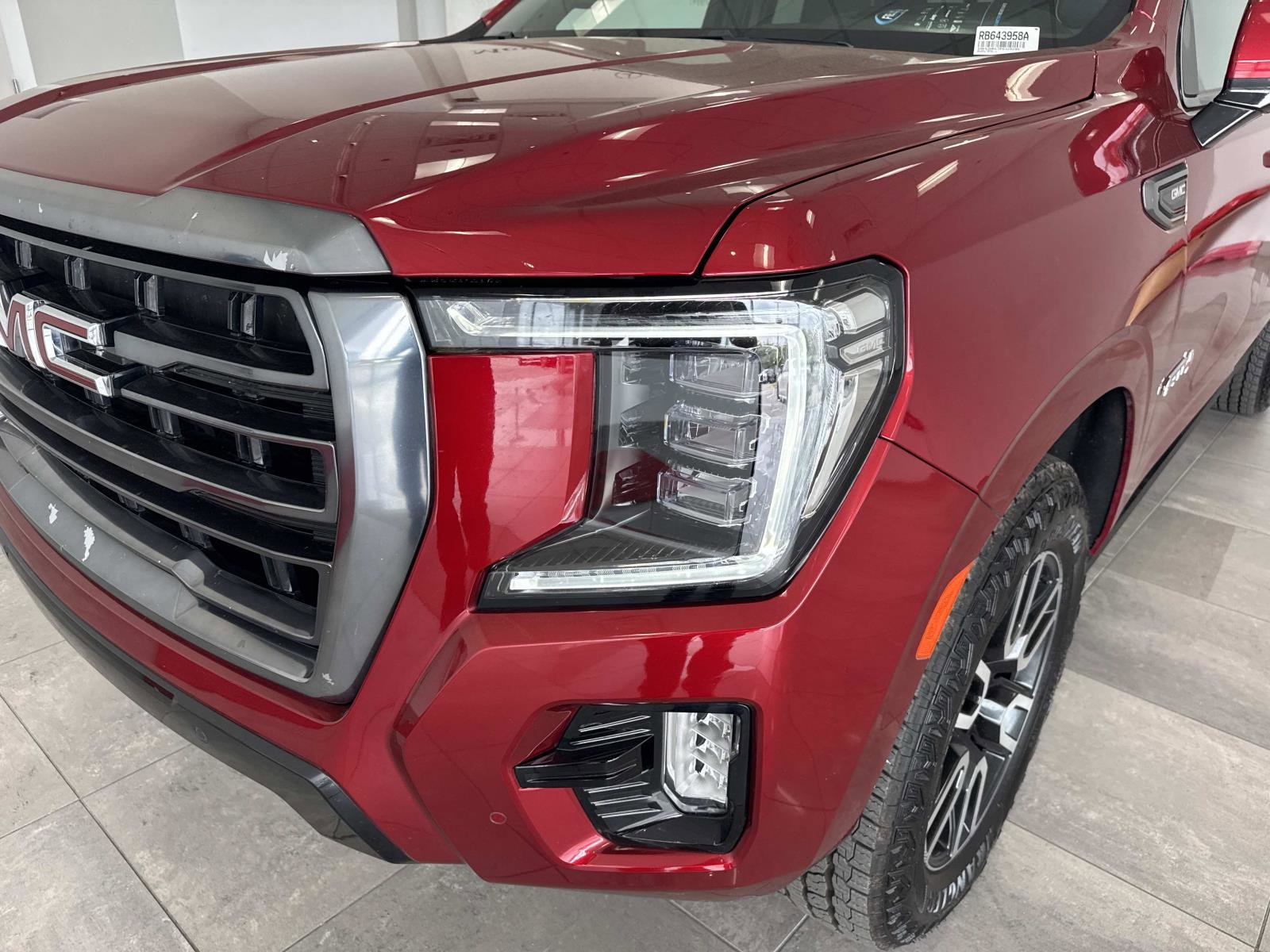 Used 2023 GMC Yukon XL AT4 w/ AT4 Premium Package AWD/4WD image 9