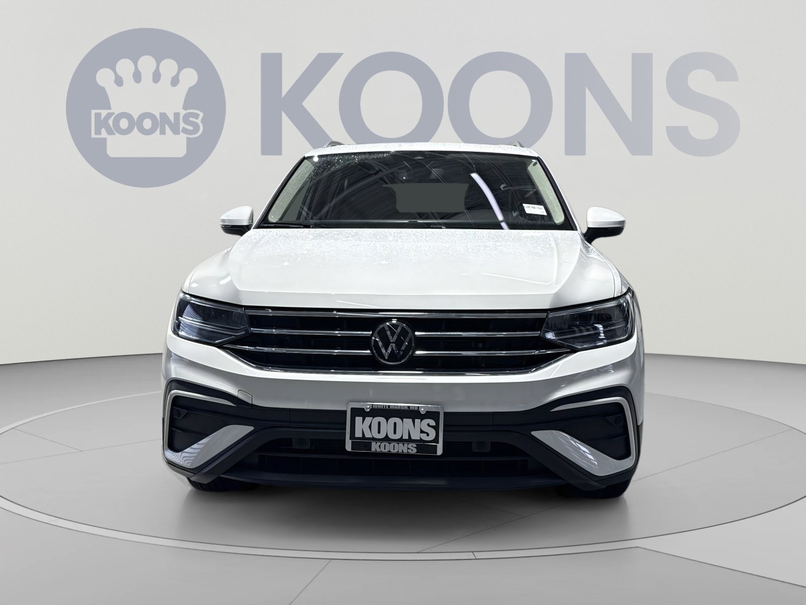 Used 2024 Volkswagen Tiguan SE w/ Panoramic Sunroof Package AWD/4WD image 4
