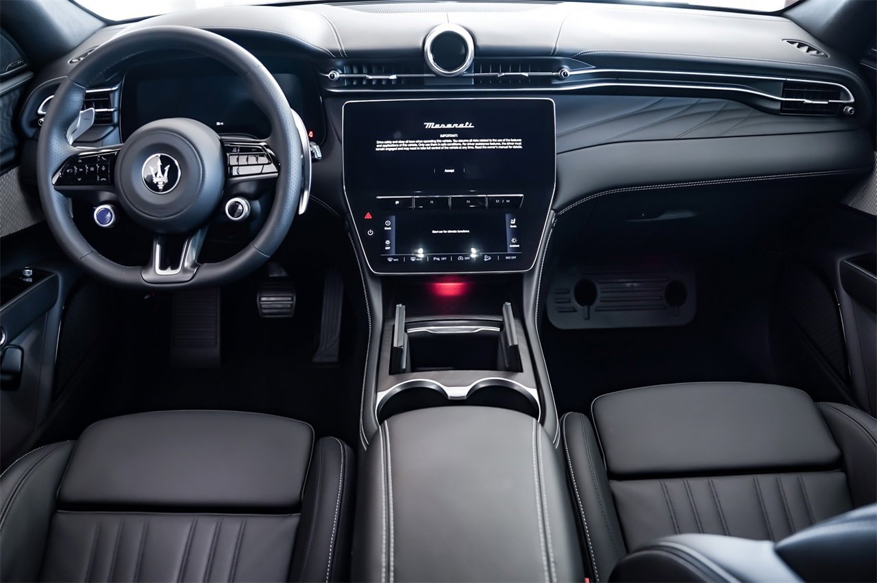 New 2025 Maserati Grecale GT image 27